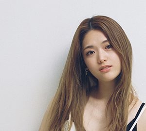 松村沙友理、表紙＆巻頭グラビアを飾る「私ってこういう顔するんだ…」