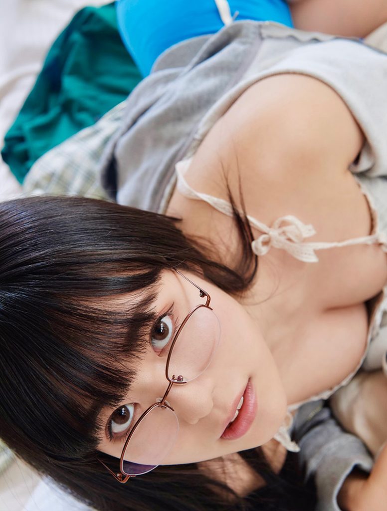 グラビアアイドルやYouTuberとしても注目を集める東雲うみ