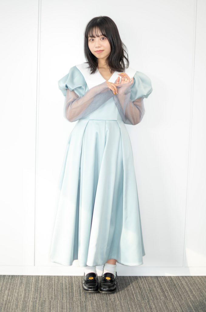 インタビューに応じたアイドルグループ「ナナランド」の峰島こまき