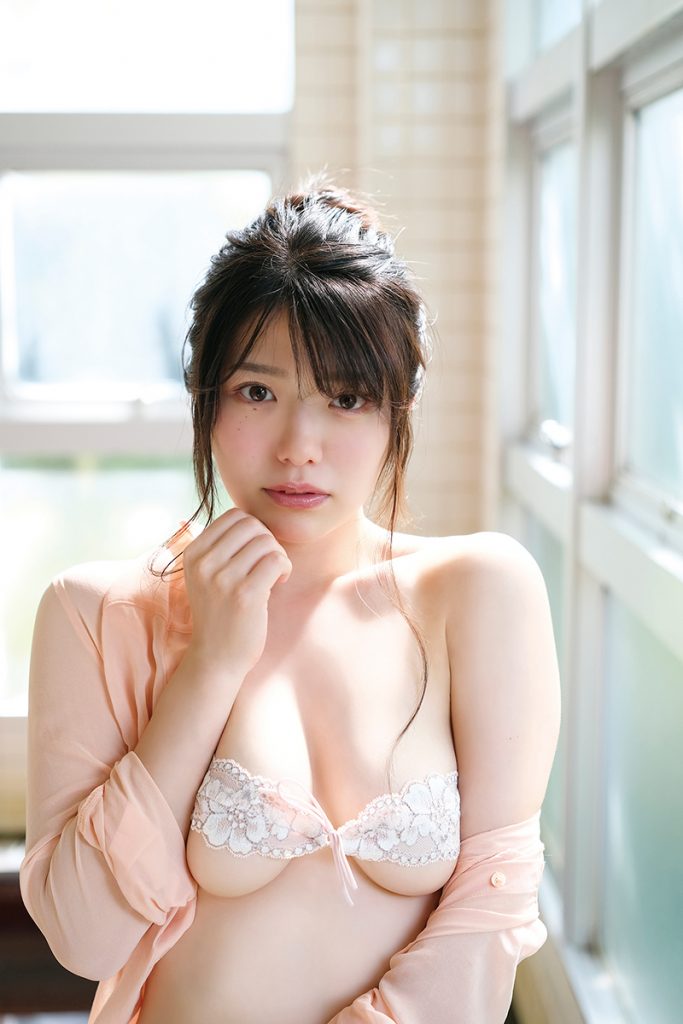 山田かなDVD「令和浪漫」より