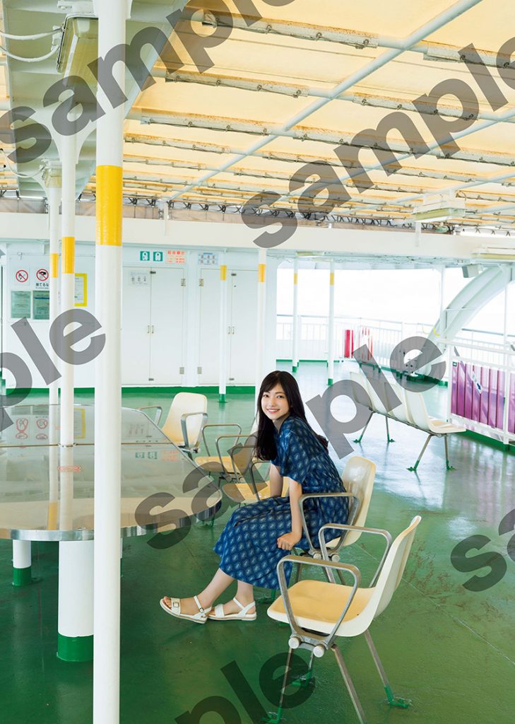 「櫻坂46大園玲1st写真集　半分光、半分影」より紀伊國屋書店 鹿児島店(鹿児島)