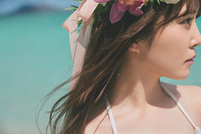 日向坂46加藤史帆1st写真集「＃会いたい」より