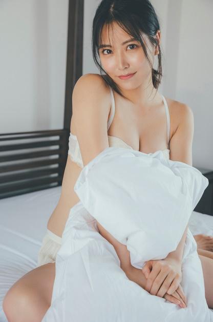 白間美瑠3rd写真集「Aventure」(集英社)