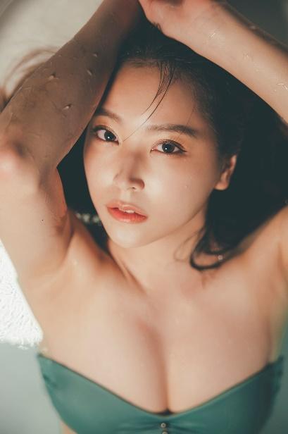 白間美瑠3rd写真集「Aventure」(集英社)