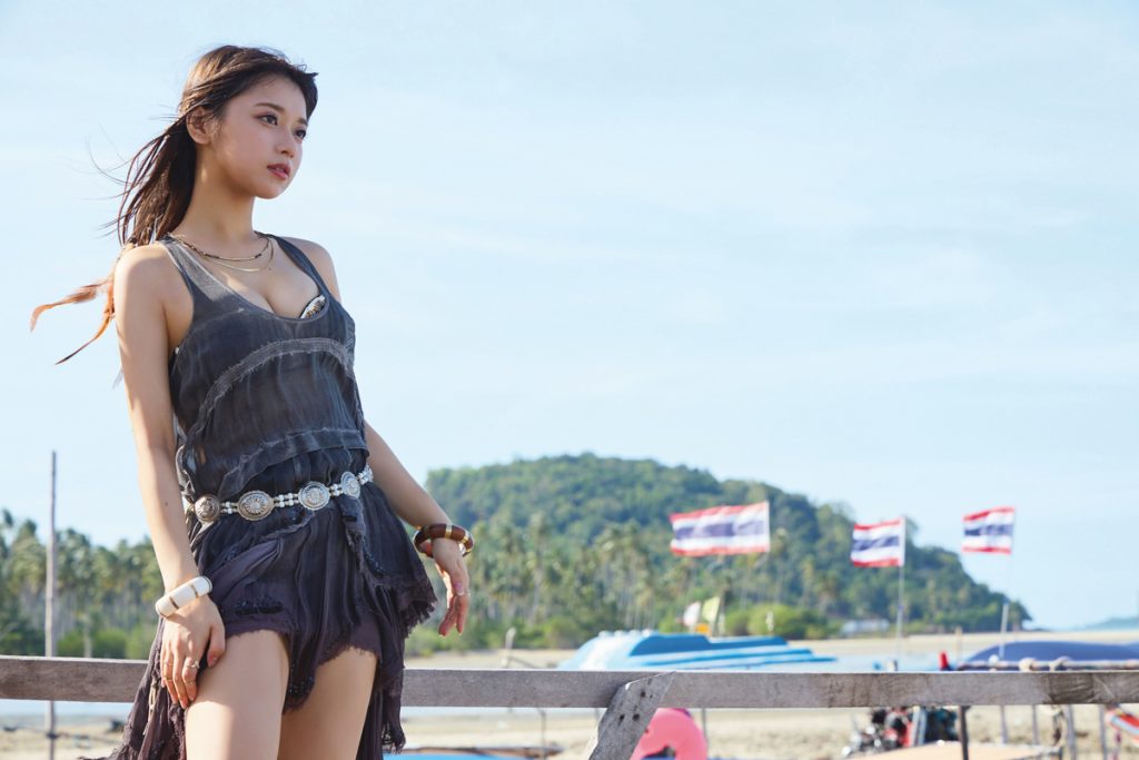 まるぴ1st写真集「まるごと」より