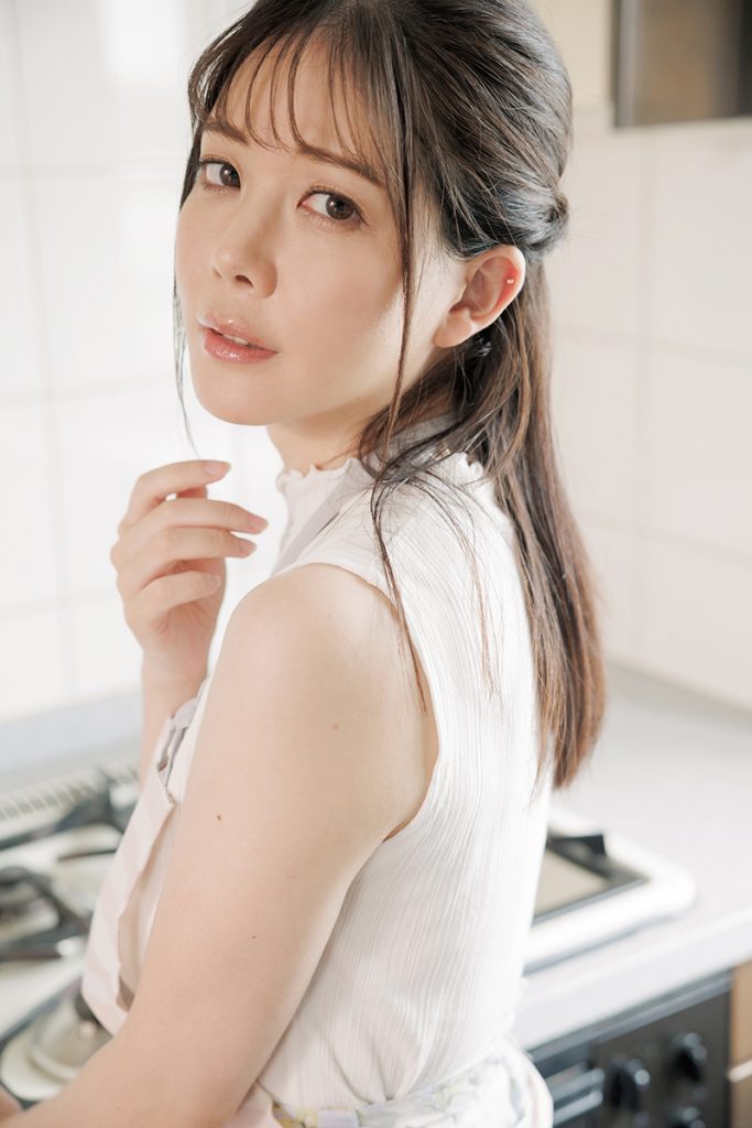 高宮まりイメージDVD「淑女の休日」より