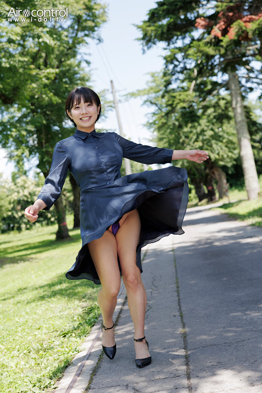 グラビアアイドル岡里捺李イメージDVD「私の愛の不正解」より