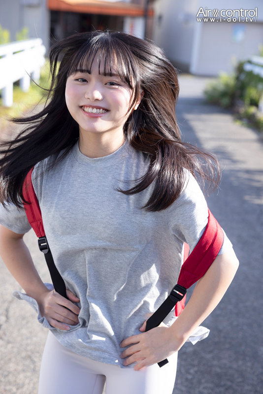 グラビアアイドル鈴木優愛イメージDVD「ポンコツ美少女」より