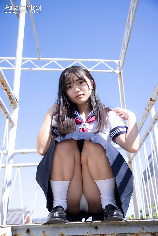 グラビアアイドル鈴木優愛イメージDVD「ポンコツ美少女」より