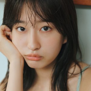 “ミス週刊少年マガジン”斉藤里奈が『FLASH』表紙＆巻頭グラビアを飾る