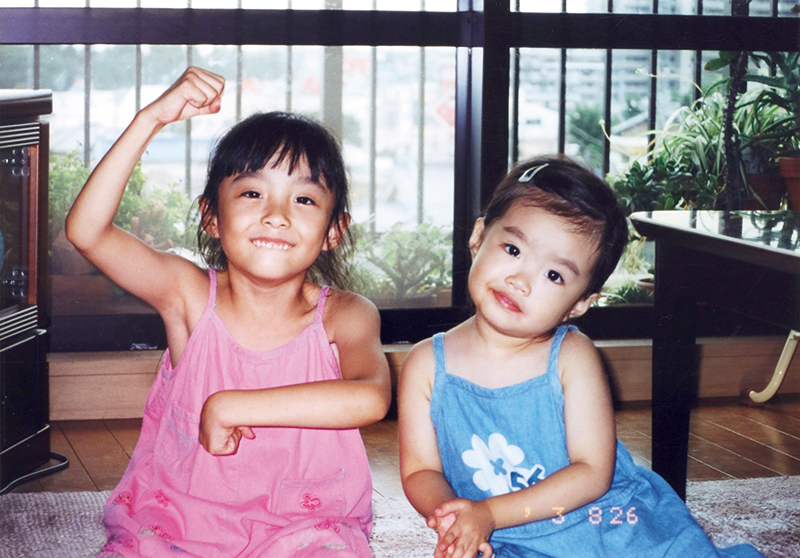 花咲姉妹写真集『化学反応』より