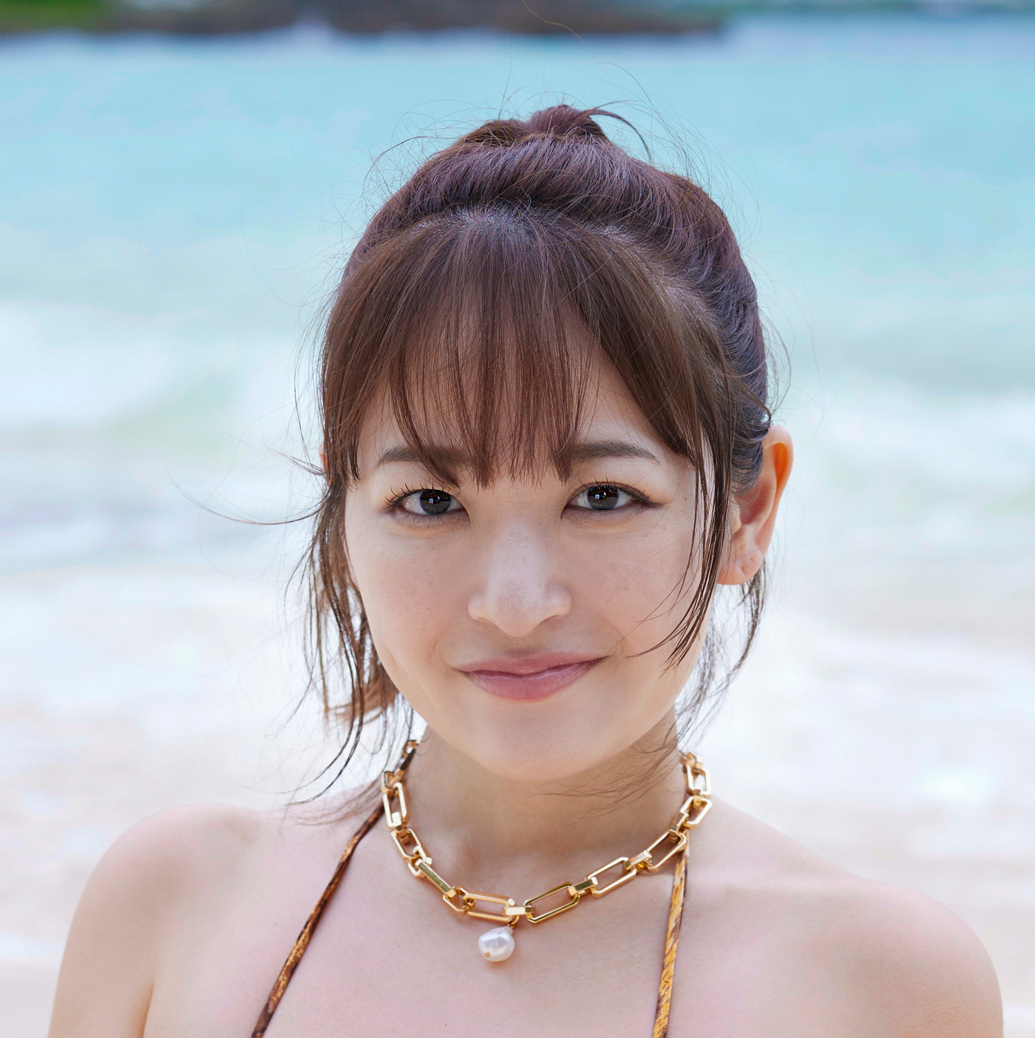 ベテラングラドル柳瀬さき、グラビア界屈指の“やなパイ”と大人の色気で悩殺|DOLCE WEB