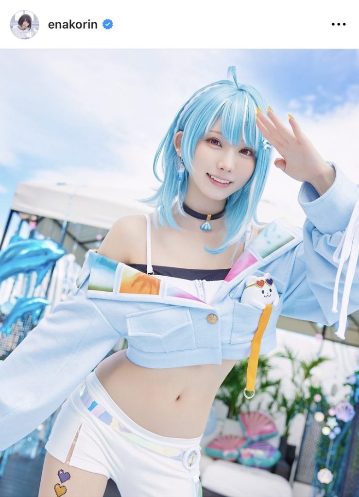 えなこの「ぶいすぽっ!」白波らむねのコスプレ姿