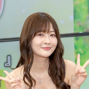 グラビアアイドル・メイリ「ツヤ感あるハイレグ」抜群の色白スタイルを披露