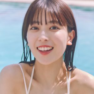 乃木坂46岩本蓮加「1st写真集」より美谷間あらわな白ビキニショット解禁