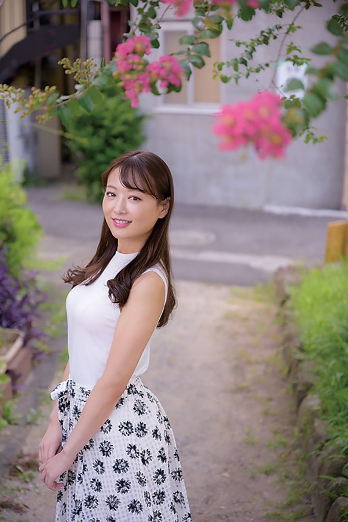 グラビアアイドル葉月まゆイメージDVD「エッチなリケジョは嫌いじゃない!」より