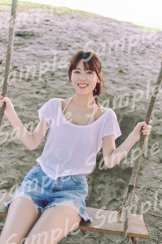 乃木坂46岩本蓮加1st写真集『いたずらな風』より折り目なしB3ポスター(全3種類/HMV&BOOKS onlineおよび全国のHMV店舗。HMV record shopは除く)