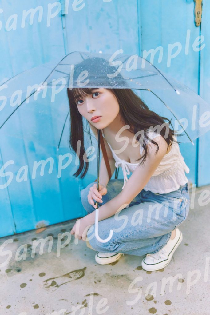 岩本蓮加1st写真集『いたずらな風』より封入特典ポストカード2