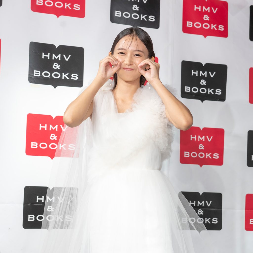 志田音々が「2025カレンダー」発売記念取材会に出席