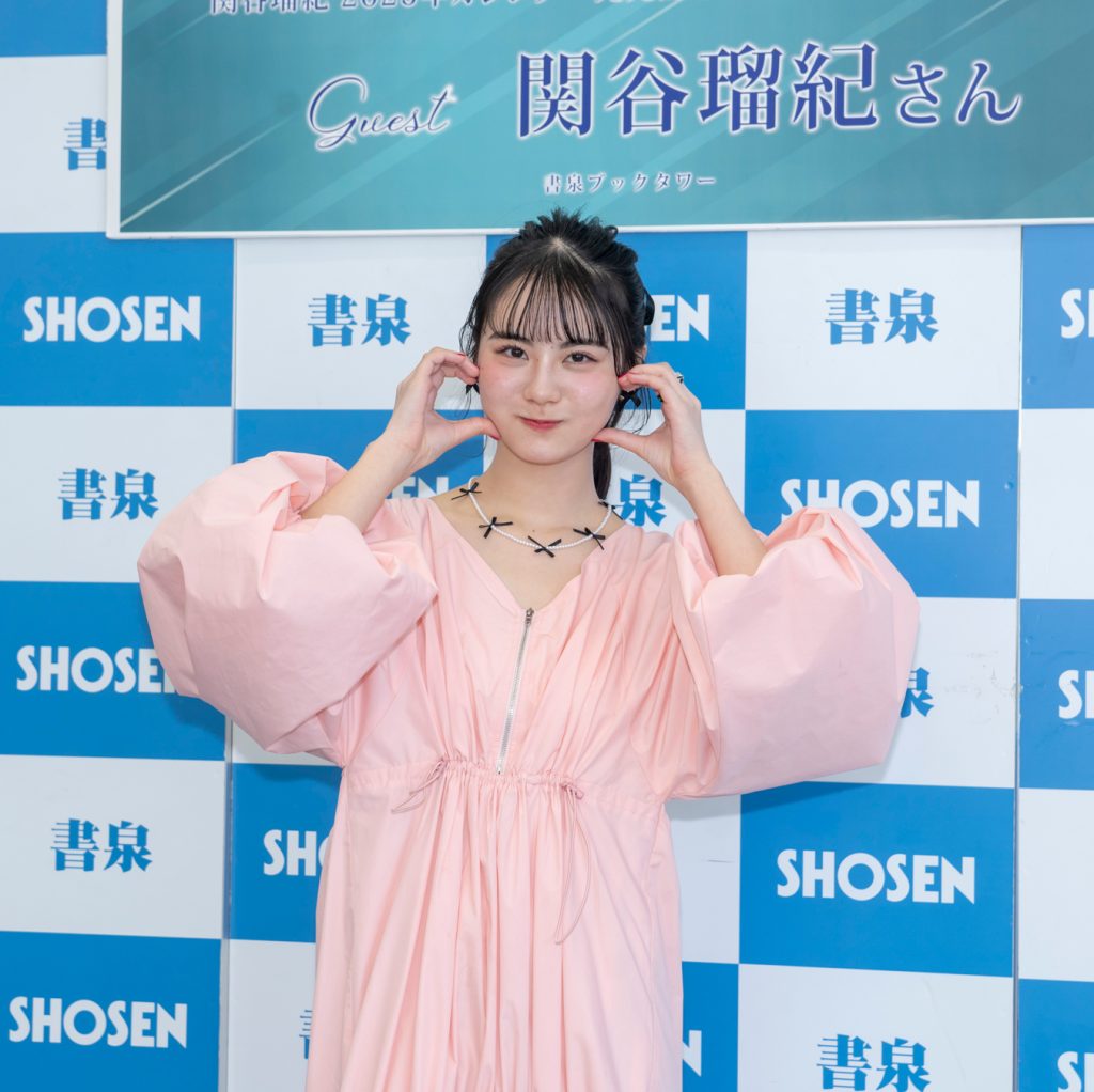 関谷瑠紀が「2025カレンダー」発売記念取材会に出席