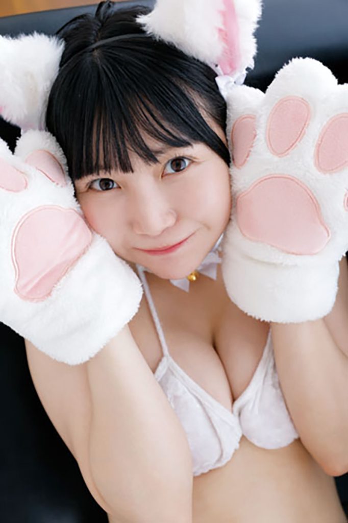 グラビアアイドル雪村花鈴イメージDVD「友達じゃない…よね?」より