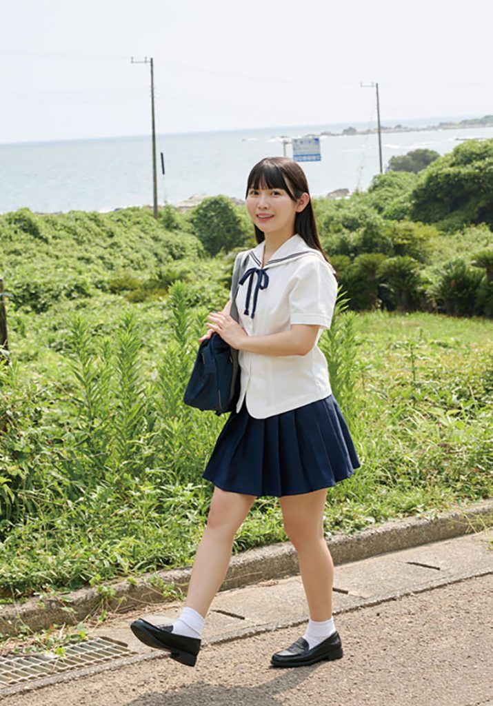 グラビアアイドル雪村花鈴イメージDVD「友達じゃない…よね?」より