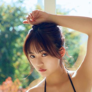 豊田ルナ、ブラックビキニ姿で大人な一面を披露