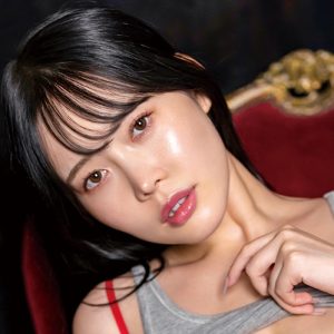 色白ボディーに真っ赤なランジェリー…白川愛梨、業界屈指の美ボディー輝く最新作