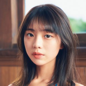 菊地姫奈、ブルーのビキニ姿で『週刊少年マガジン』表紙＆巻頭グラビアを飾る