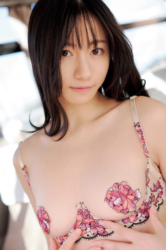 グラビアアイドル百瀬心美イメージDVD「オトナモード」より