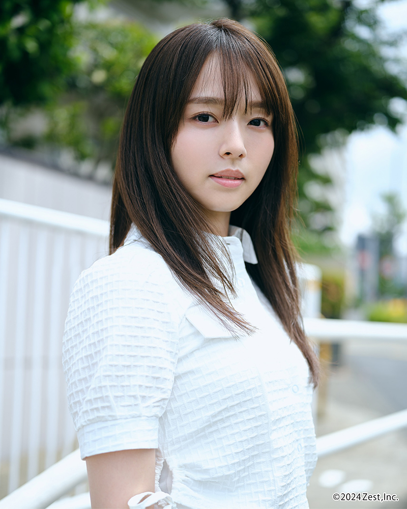 自身30歳の誕生日に写真集を発売する高畑結希