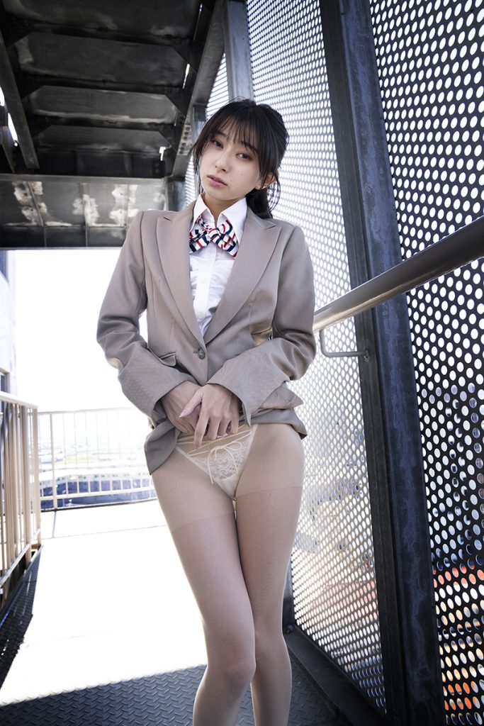 グラビアアイドル桑田彩イメージDVD「からみついて」より