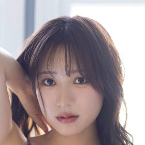 “なにわのくびれ神”横野すみれ、自身初のガーターベルトで妖しく迫る