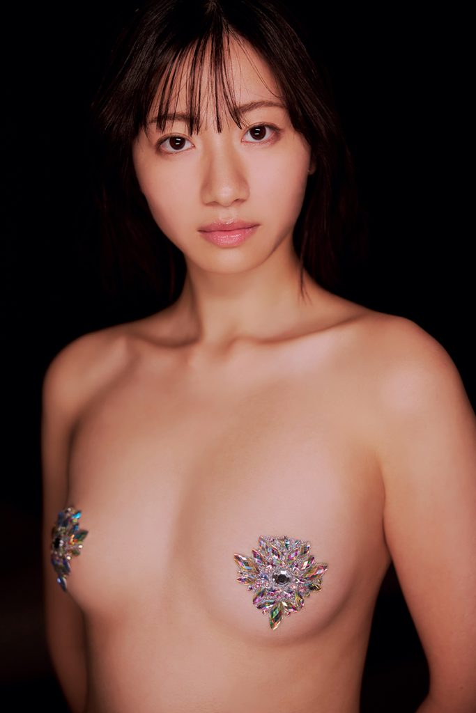 グラビアアイドル百瀬心美イメージDVD「オトナモード」より