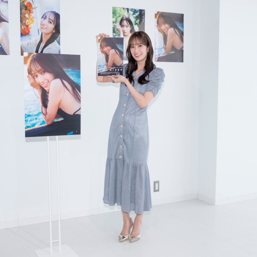 日向坂46・佐々木久美が1st写真集『めくる日々』発売記念取材会に出席