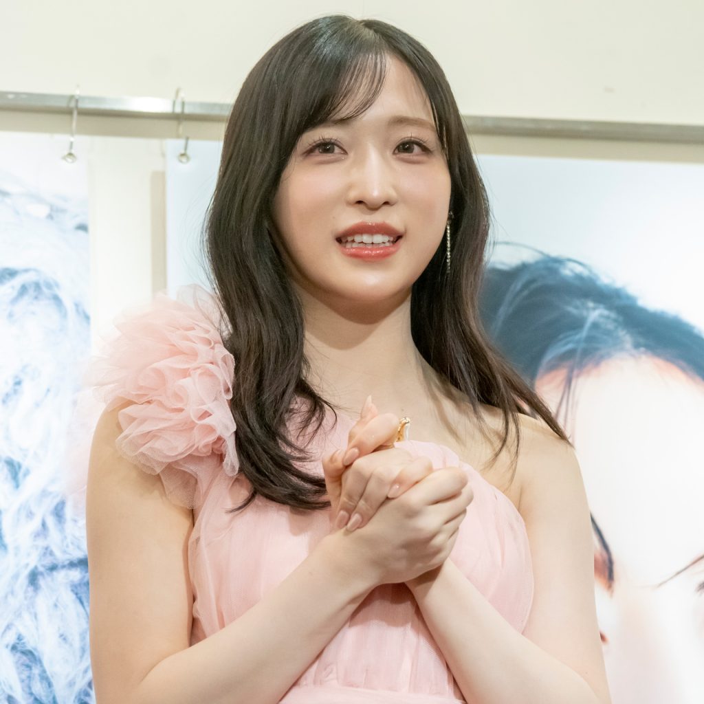 「小栗有以　2025.04-2026.03カレンダー」発売記念取材会より