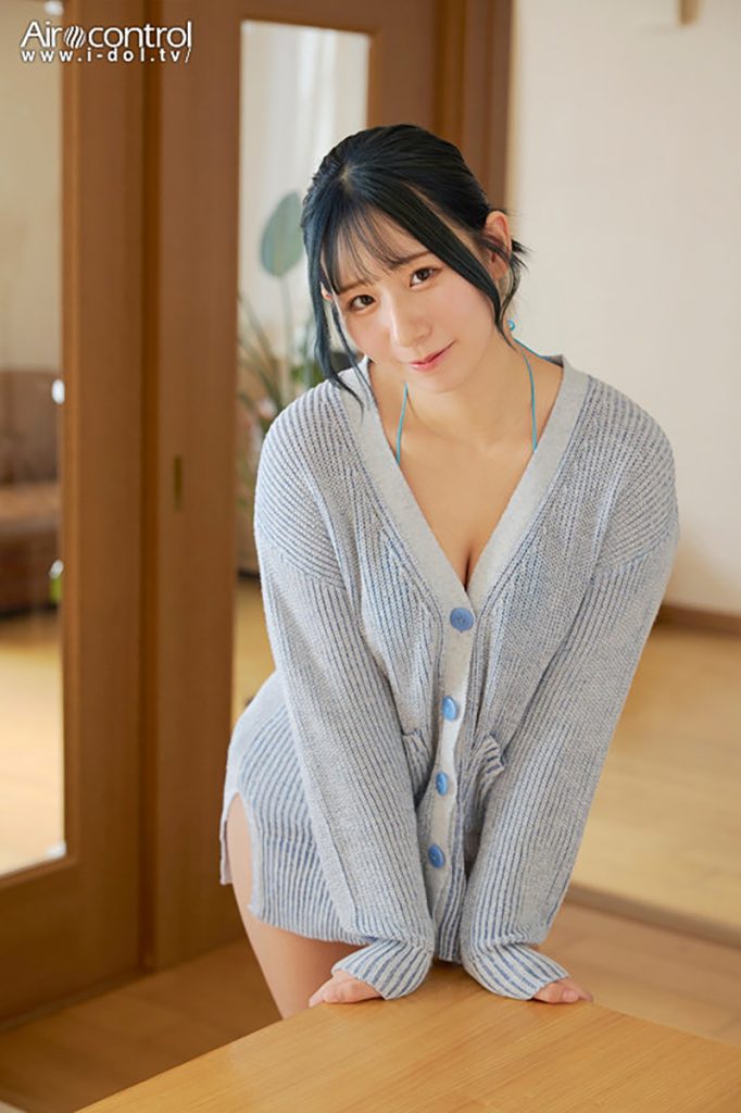 グラビアアイドルやしろじゅり。イメージDVD「蒼い童話 BLUE ROMANCE」より