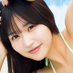 南みゆか、柔らかい表情からドキッとするシリアスな表情まで『FLASH』表紙＆巻頭を飾る