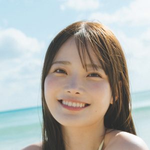 “あざとさの天才”新谷姫加、色白スタイル映えるグラビアショット