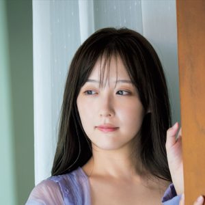 SKE48鎌田菜月1st写真集より紫色のランジェリーからオレンジ色の水着姿まで新たな先行カット到着