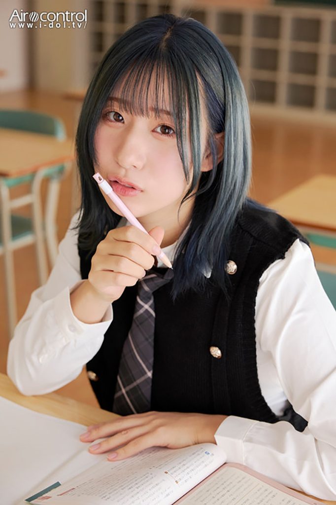 グラビアアイドルやしろじゅり。イメージDVD「蒼い童話 BLUE ROMANCE」より