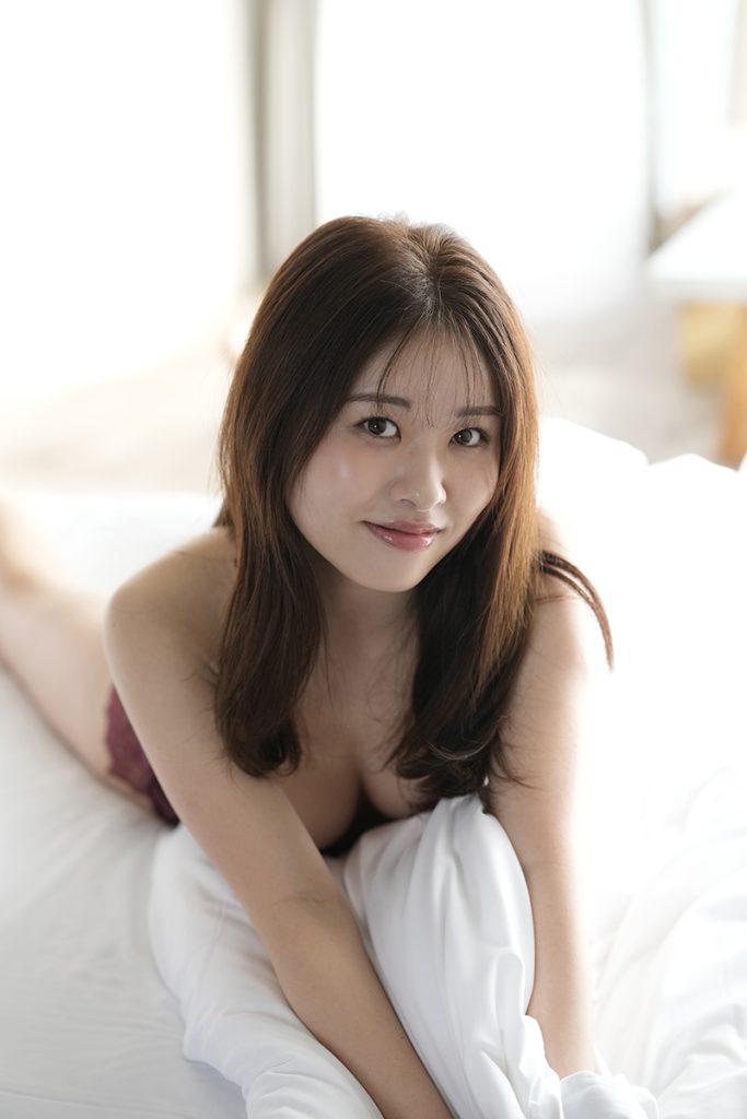 中西智代梨1st写真集「ちより日和」より