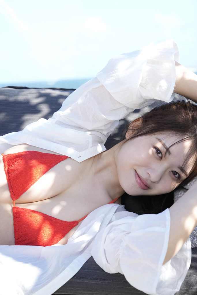 中西智代梨1st写真集「ちより日和」より