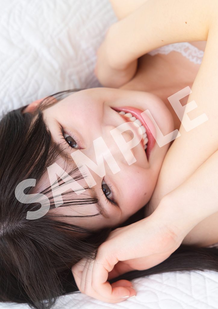 『浅井七海1st写真集 ナナミイロ』楽天ブックス限定特典生写真