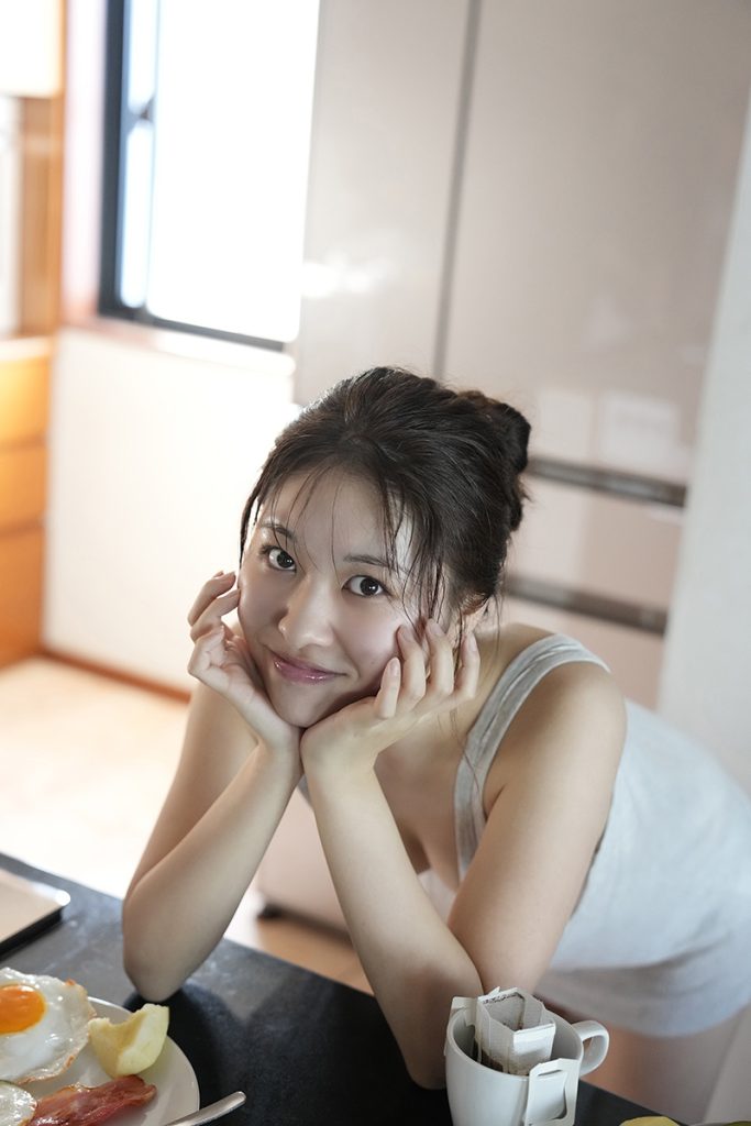 中西智代梨1st写真集「ちより日和」より