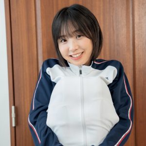 ショートカットグラドル岡里捺李、1年5カ月ぶりの最新作…たわわ＆むっちりボディーは健在