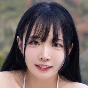 韓国コスプレ界の女神が日本降臨！モモリナ、1st DVDで魅せた国際基準のプロポーション