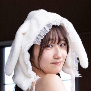 “美容師グラドル”上瀬ももな、軟体桃尻ボディーとあざとさでグラビアDVDデビュー