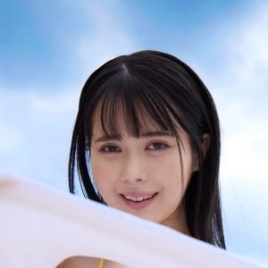 現役OLが魅せる…“二刀流グラドル”白波瀬もも、禁断のシチュエーションでグラビアDVDデビュー