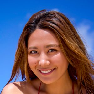 “小麦色の天使”ボディーボーダーとグラドル二刀流・白波瀬海来が魅せるリアルな姿と健康美